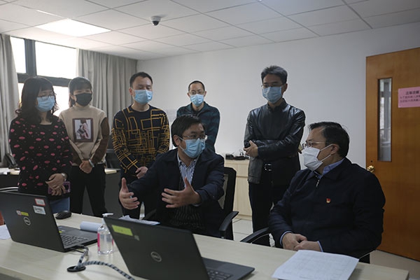 红星干部培训网分享:校长张荣深入线上课程听课&mdash;指导在线教学技术保障工作