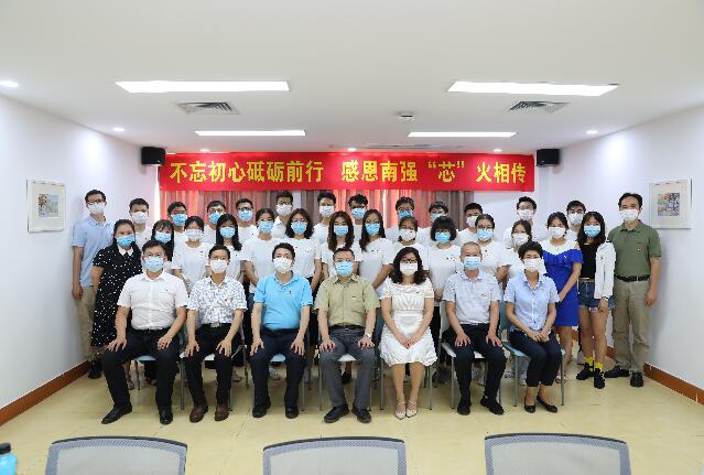 校长张荣到&ldquo;一站式&rdquo;学生社区参加毕业班主题党日活动